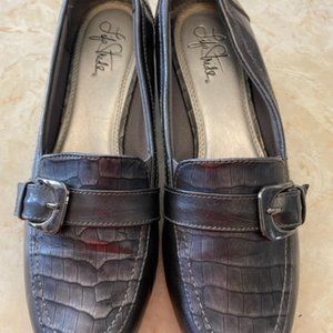 Life Stride Grey flats, sz 8